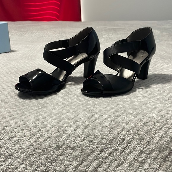 Black high heels - Picture 1 of 2